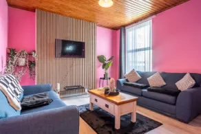 The HUGE Hideaway - Groups Sleeps 15 & Central - Image 2