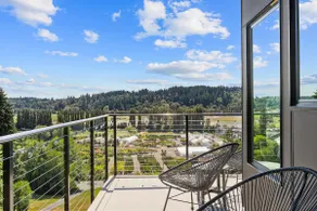Woodinville Luxury 1BR | Views + Private Deck - Image 4