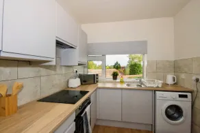 #34 Two bed apt Private Parking Stylish & homely - Near Tamworth Castle - Sleeps 5 -"Perfect for Contractors and Families" - Free Parking - Image 4