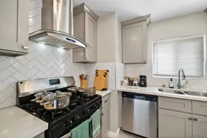 Stylish 4BR Disney Family Vacay - Image 3