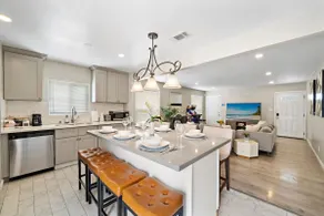Stylish 4BR Disney Family Vacay - Image 2