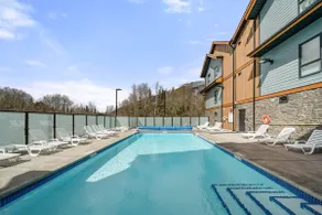 Built 2024 | Pool & Hot Tub | 20Min Drive -> Banff - Image 3