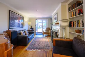 Holiday Seasons at Stylish Home in Old Town - Image 3