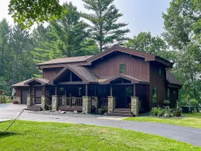 Timber Lodge Retreat on Road Lake - Image 3