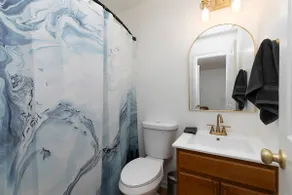 Spacious 3BR Getaway-3 King Beds - Image 4