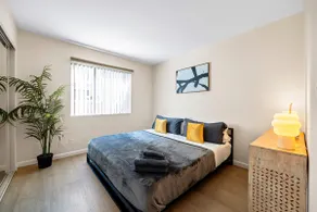 Hollywood Vacation | Modern Apt in Prime Location. - Image 3