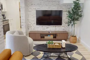 20 min to Boston, Newly Renovated, Near Colleges - Image 5