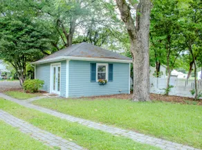 Pet friendly, king size bed, private cottage - Image 5