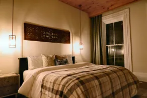 The Aviator: Serene Ambience & Stylish Comfort - Image 2