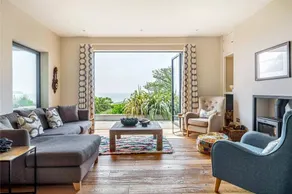 Exceptional Detached House with Stunning Sea Views - Image 2
