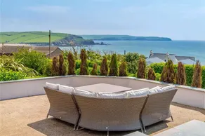 Exceptional Detached House with Stunning Sea Views - Image 3