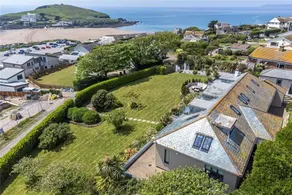 Exceptional Detached House with Stunning Sea Views - Image 5