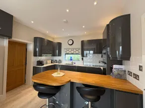 Exceptional Detached House with Stunning Sea Views - Image 4
