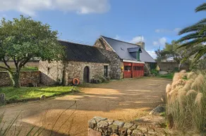 Old farmhouse in Ploubazlanec - Image 2