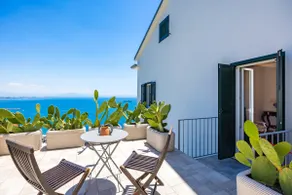 AD vacation home with sea view, parking space, and garden - Image 2