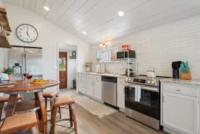 Updated LakeFRONT Home, Dock, Kayaks, Wine Trail - Image 2