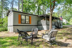 Lake Palestine Escape | Huge Porch, Relaxing Vibes - Image 4