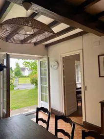 Large, air-conditioned family home with garden - Image 3