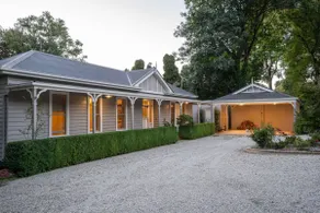 Holly Hill Cottage | Luxury Retreat in Sassafras - Image 4