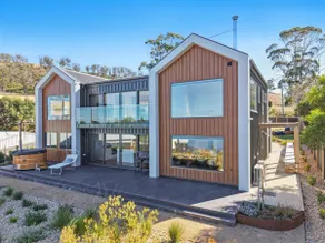 Connellys Bay House - Image 2