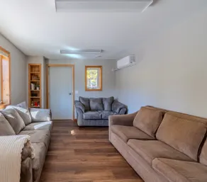 Highland Base Camp: Your Cozy North Shore Escape - Image 2