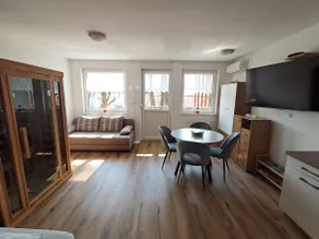 Studio Honey Bee with Sauna and balcony - Image 2