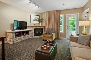 King Suite-Pool, Hot tub - Near Horseshoe Valley - Image 2