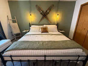 Walden Haus Lakeside Cabin - Pet Friendly - Image 3