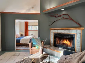 Pet-Friendly 1BR Retreat | King Bed Fireplace Yard - Image 4