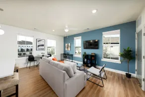 Sleek & Stylish Apartment in Prime Location - Image 2