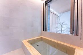 A luxurious and extraordinary healing space that blends Japanese and Western styles and is in harmony with nature! Mountain View | Spacious Balcony - Image 2