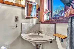 Historic Evergreens House in Exclusive Montclair - Image 5