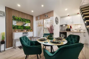 Cozy Central, Breakfast and parking included, A/C - Image 2
