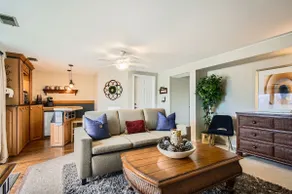 Cozy Garden-Level Lakefront Guest Suite - Image 2