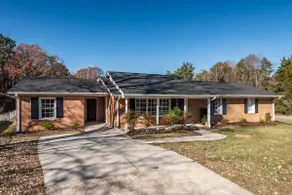 Bright Durham Cottage Near Duke - Image 3