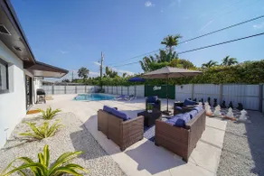 Modern Miami Retreat with Pool Ultimate Relaxation - Image 2