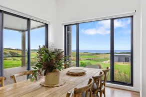 Luxury 4 br house with sea views - Image 2