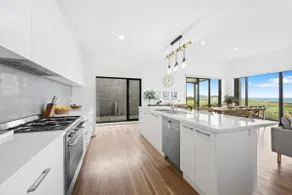 Luxury 4 br house with sea views - Image 4