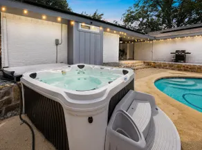 Luxury Escape | Pool, Hot Tub, Games & BBQ! - Image 2
