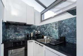 Althea G - Luxury Studio Downtown with Pier Views - Image 4