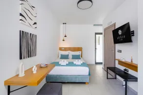 Althea G - Luxury Studio Downtown with Pier Views - Image 2