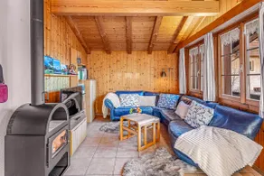Chalet: upper apartment, views, parking - Image 3