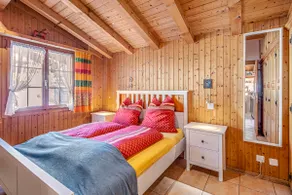 Chalet: upper apartment, views, parking - Image 5