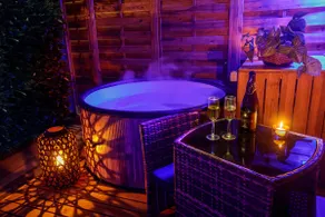 Attic + private Jacuzzi + Parking & Breakfast! - Image 3