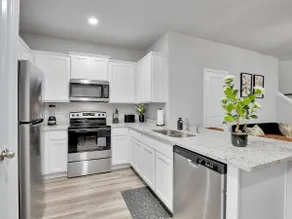 Pristine 3BR/2.5BA Home Near Downtown SA - Image 3