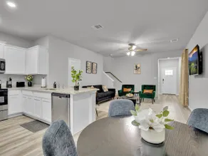 Pristine 3BR/2.5BA Home Near Downtown SA - Image 5
