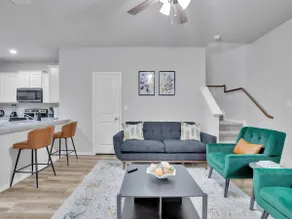 Pristine 3BR/2.5BA Home Near Downtown SA - Image 2