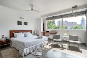 High / Top floor Luxe Studio 04 - walk to UB City - Image 3
