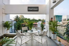 High / Top floor Luxe Studio 04 - walk to UB City - Image 4