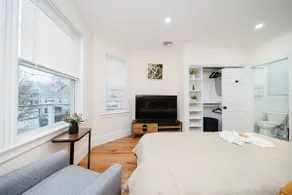 Comfy 5 BedRoom Retreat • 5-Min Walk to Train - Image 3